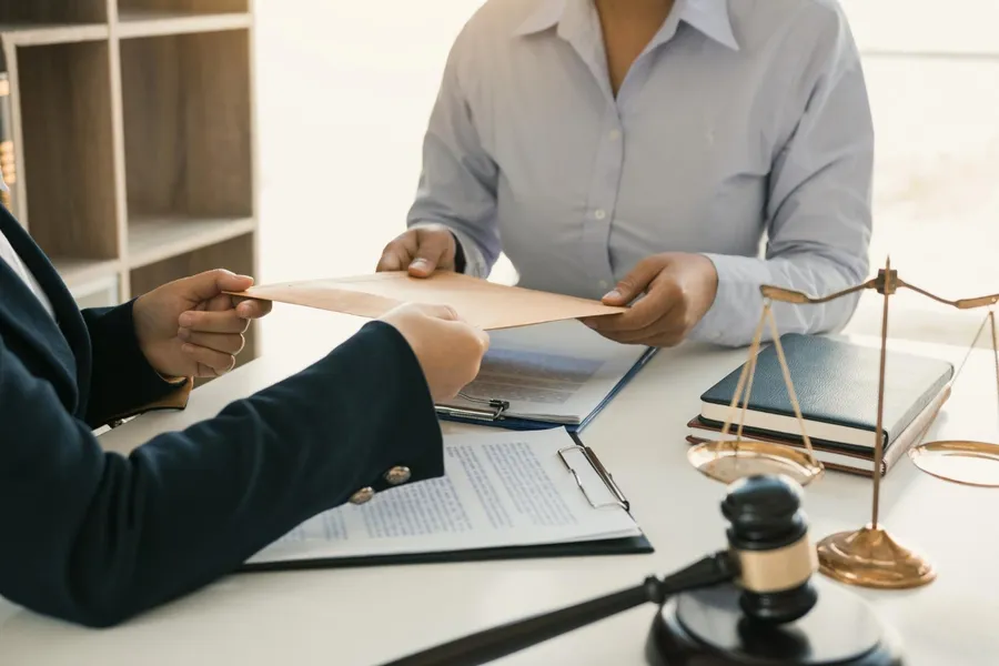 Legal consulting visual